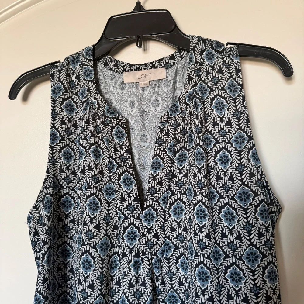 LOFT  Sleeveless Blue Patterned Top, office attire, business casual, dinner date
